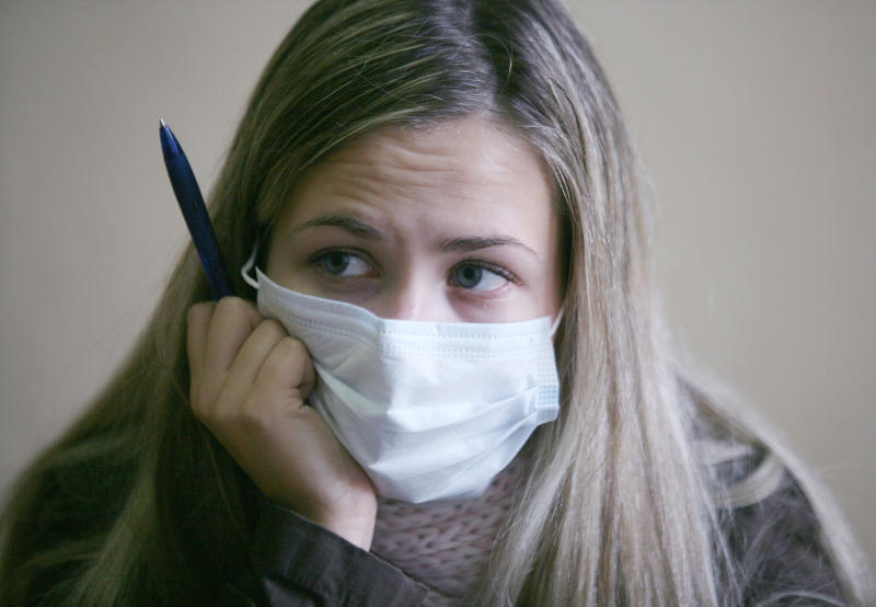 Профилактика гриппа. Что выбрать: маску или респиратор?